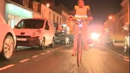 Sécurité routière : comment bien rester visible à pied ou en vélo quand la nuit vient à tomber ?