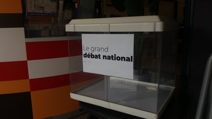 55% des Français sont favorables&nbsp;à ce que le&nbsp;référendum&nbsp;qui pourrait être organisé à l'issue du&nbsp;grand débat national&nbsp;ait lieu le même jour que les élections européennes. (BORIS HALLIER / FRANCE-BLEU MAINE)