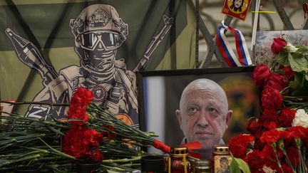 Un mémorial en hommage à Evguéni Prigojine à Moscou (Russie), le 25 août 2023. (PELAGIYA TIHONOVA / ANADOLU AGENCY / AFP)