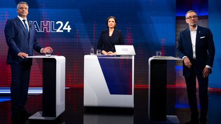 Austria. In Vienna, far-right party leader Herbert Kickl (right) faces Chancellor and leader of the conservative ÖVP party, Karl Nehammer, during the pre-election televised debate on September 23, 2024. (JOE KLAMAR / AFP)