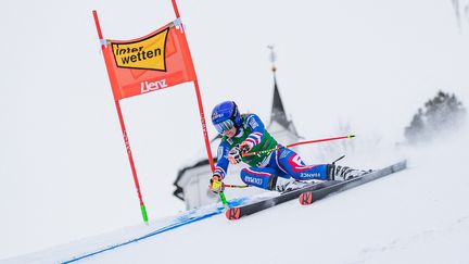 La Française Tessa Worley victorieuse du slalom géant de Lienz (Autriche) le 28 décembre 2021. (DOMINIK ANGERER / AFP)