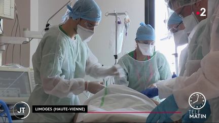 Des soignants à la Polyclinique de Limoges. (France 2)