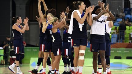 La joie des joueuses tricolores après leur victoire contre la Turquie (JAVIER SORIANO / AFP)