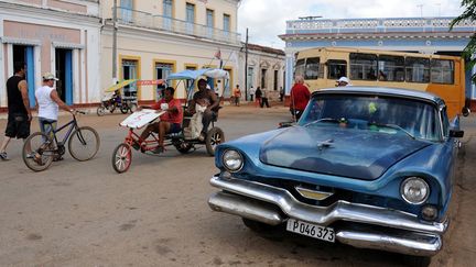 Une traversée du sud au nord de Cuba, bercé par une musique omniprésente, à travers la convivialité, la bonne humeur et les difficultés de la vie sur cette île des Antilles. (Marc Lohez-Malo)