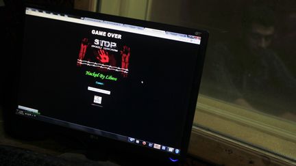 Un site internet pirat&eacute; pendant l'attaque informatique men&eacute;e par le groupe&nbsp;Anonymous, le 7 avril 2013 &agrave; Gaza. (SAID KHATIB / AFP)