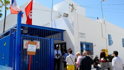 Electeurs français à La Marsa, près de Tunis, le 23 avril 2017. (AFP - NURPHOTO - RIADH DRIDI)