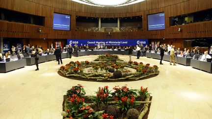 Les ministres europ&eacute;ens de l'Espace, &agrave; Luxembourg, le 2 d&eacute;cembre 2014. (JEAN-CHRISTOPHE VERHAEGEN / AFP)