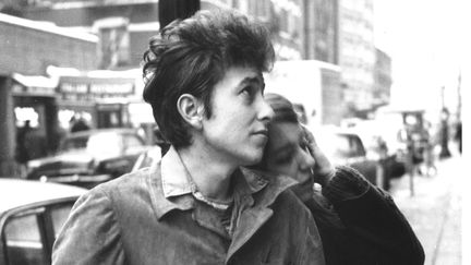 Bob Dylan avec sa petit amie Suze Rotolo à New York en 1961 (MICHAEL OCHS ARCHIVES / GETTY IMAGES)