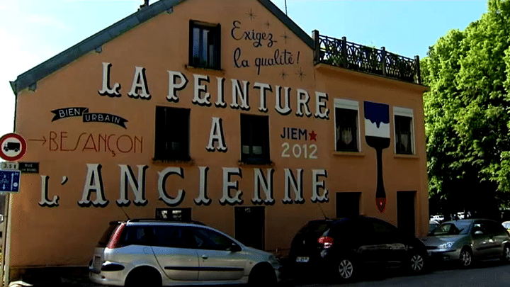 Peinture et slogans de Jiem lors du Festival Bien Urbain en 2012
