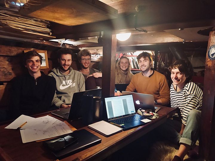 L'équipe étudiante du projet Antarctique 2.0 C° (ENS PARIS SACLAY)