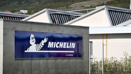 Face à la baisse des ventes causées par la crise sanitaire, Michelin affiche un&nbsp;résultat net en perte de 137 millions d'euros au premier semestre 2020. Photo d'illustration (REMI DUGNE / MAXPPP)