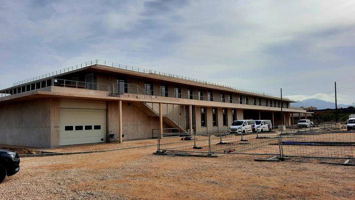 Un premier bâtiment est sorti de terre pour abriter le Pôle France de voile où pourront s'entraîner les Bleus. (JÉRÔME VAL / RADIO FRANCE)