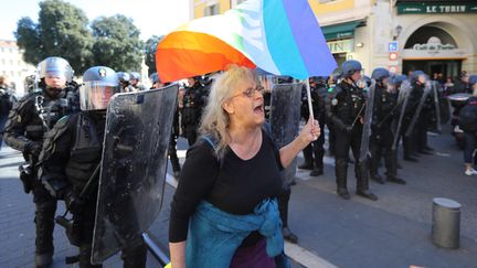 Geneviève Legay avait d'être bousculée par un policier, lors d'une manifestation de soutien aux "gilets jaunes, le 23 mars 2019, à Nice.

 (VALERY HACHE / AFP)