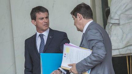 &nbsp; (Manuel Valls, premier ministre et Patrick Kanner, ministre de la Ville, de la Jeunesse et des Sports © MaxPPP)