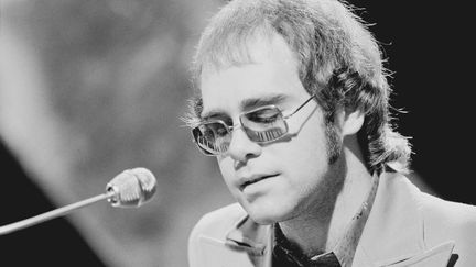 En 1972, Elton John enregistre un premier album au Château d'hérouville dans le val-Oise. (MICHAEL PUTLAND / HULTON ARCHIVE / GETTY IMAGES)