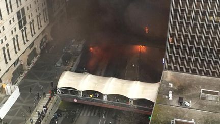 La station de métro et de RER Gare de Lyon, à Paris, a été évacuée, vendredi 28 février, après des échauffourées et des incendies allumés en marge d'un concert. (CEDRIC JACQUAT)