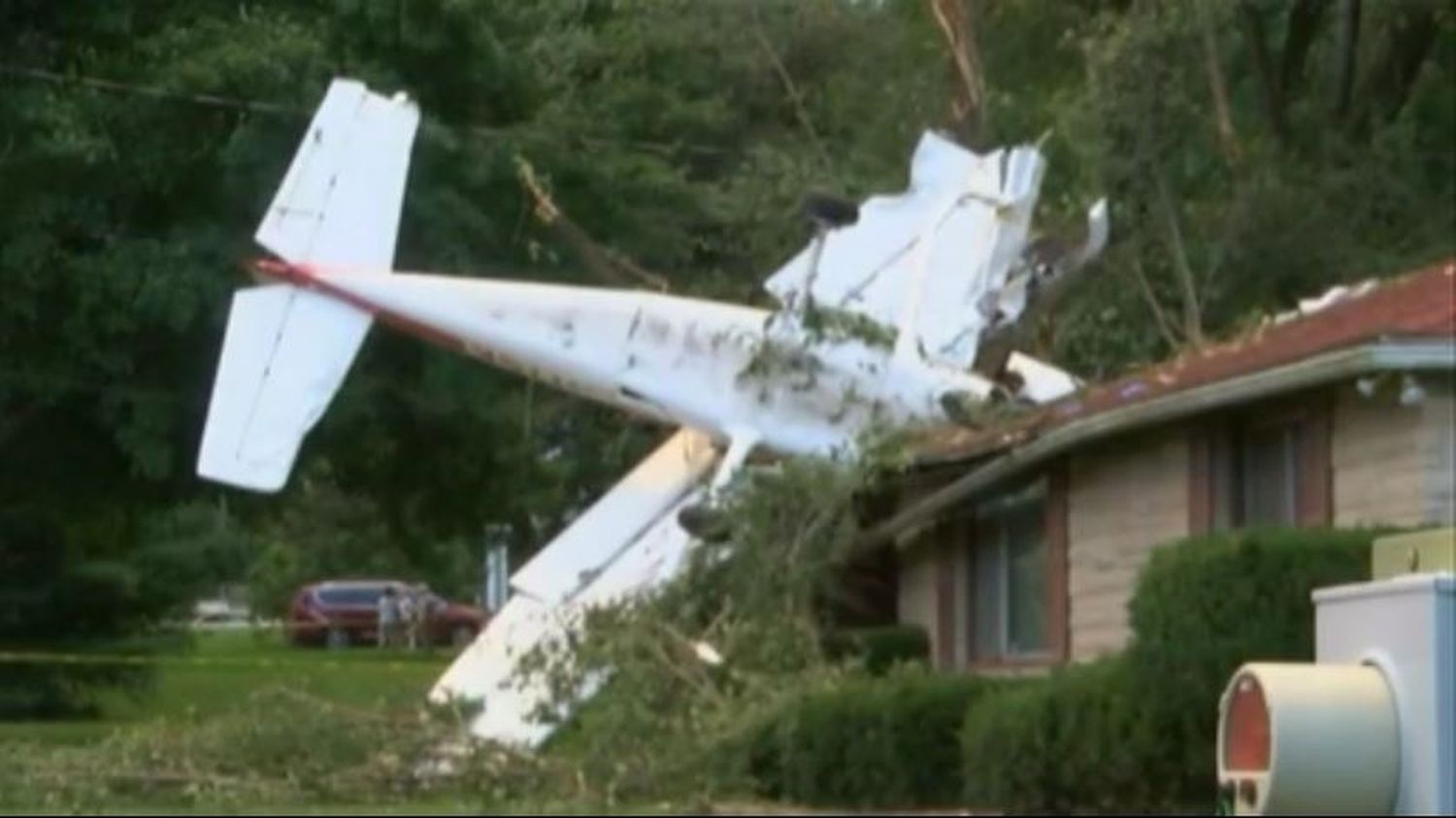 VIDEO Etats Unis Un Petit Avion S crase Sur Le Toit D une Maison