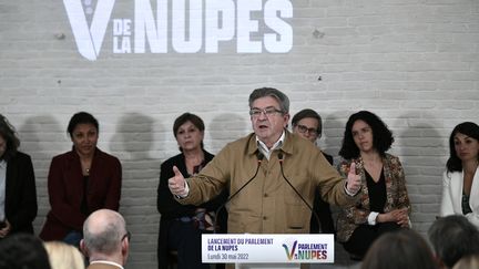 Le chef de file de La France insoumise, Jean-Luc Mélenchon, lance le "Parlement de la Nupes", à Paris, le 30 mai 2022. (STEPHANE DE SAKUTIN / AFP)