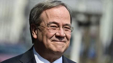 Le candidat de la droite allemande à la succession d'Angela Merkel, Armin&nbsp;Laschet,&nbsp;le 19 avril 2021 au quartier général de son parti, à Berlin (Allemagne). (TOBIAS SCHWARZ / AFP)