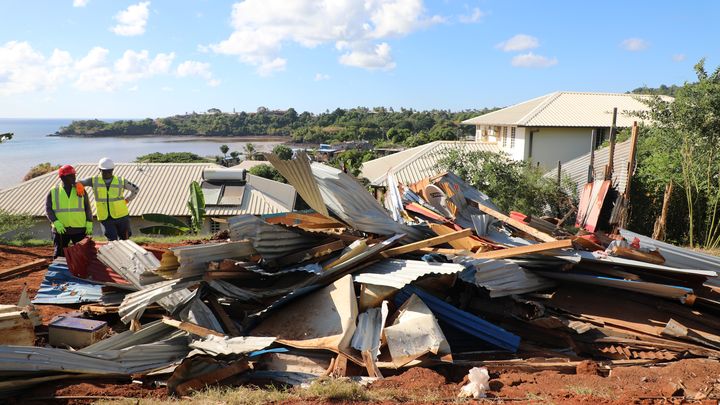 Un bidonville détruit à Koungou (Mayotte), le 19 juin 2023. (ROBIN PRUDENT / FRANCEINFO)