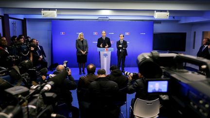 Jean-Francois Cop&eacute;,&nbsp;Mich&egrave;le Tabarot et Roger Karoutchi le 26 novembre 2012 au si&egrave;ge de l'UMP &agrave; Paris (KENZO TRIBOUILLARD / AFP)