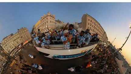 Nine Marseille rappers, including Jul and SCH, released a new joint single on Thursday August 15, "In Organized Gang 2". (SCREENSHOT YOUTUBE / DORETDEPLATIN)