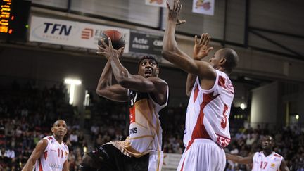 Le Nancéien Akingbala en défense devant Orléans