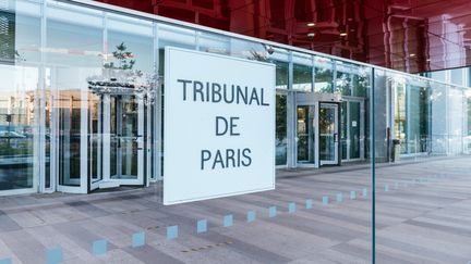 Saccage de l'Arc-de-Triomphe : début du procès de dix "gilets jaunes"