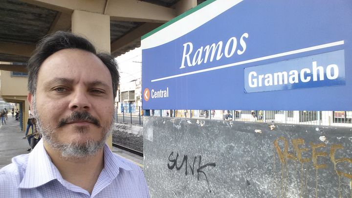 Hugo Costa à la gare de Ramos, un quartier pauvre de Rio de Janeiro (Brésil), le 14 août 2016. (HUGO COSTA / DR)