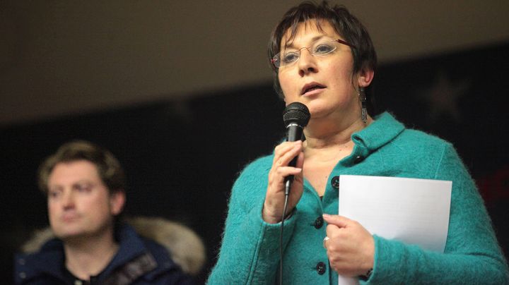 Martine Pinville, d&eacute;put&eacute;e de Charente, pr&eacute;sente ses v&oelig;ux &agrave; Saint-Michel, le 5 janvier 2015. (  MAXPPP)