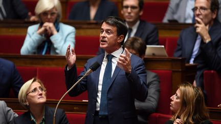 Manuel Valls&nbsp;s'exprime devant l'Assemblée nationale, à Paris, le 2 octobre 2018. (CHRISTOPHE ARCHAMBAULT / AFP)