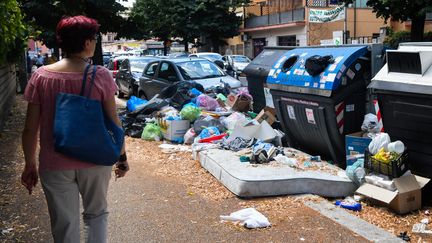 Ordures non ramassées en juillet 2019 dans le quartier de Centocelle, à Rome (Italie) (TIZIANA FABI / AFP)