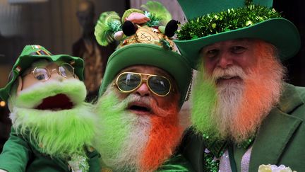 Des participants &agrave; la parade de la Saint-Patrick &agrave; New York (Etats-Unis), le 16 mars 2013. (TIMOTHY A. CLARY / AFP)