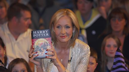 J.K. Rowling présente le dernier tome de la saga "Harry Potter", à Londres, le 21 juillet 2017. (CORBIS ENTERTAINMENT / GETTY IMAGES)