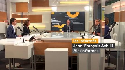 Tous les soirs, les informés débattent de l'actualité sur franceinfo. (FRANCEINFO / RADIOFRANCE)