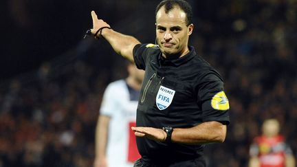 L'arbitre Saïd Ennjimi. (JEAN-SEBASTIEN EVRARD / AFP)