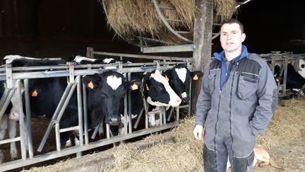 David Demetz, éleveur de vaches à La Chapelle-Chaussée (Guillaume Gaven / Radio France)