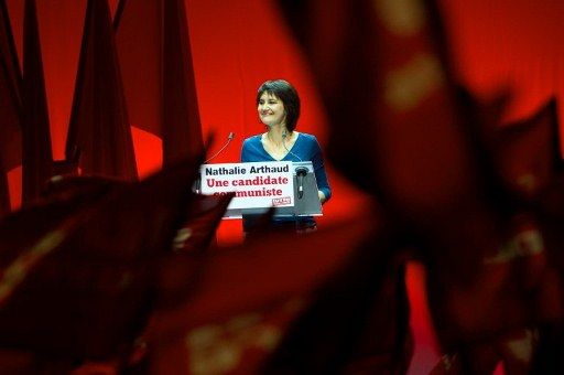 Nathalie Arthaud lors de son meeting au Zénith de Paris, le 15 avril 2012. (Afp)