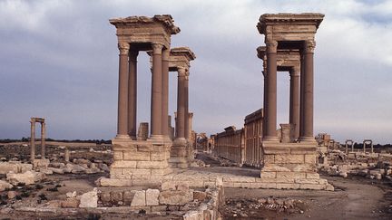 Palmyre : le tétrapyle, un monument de 16 colonnes datant de la fin du 3e siècle, aurait été détruit par l'EI
 (Leemage / AFP)