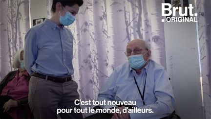 Brut s'est rendu dans un Ehpad pour suivre une campagne de vaccination au Covid-19. Voilà comment ça se passe.