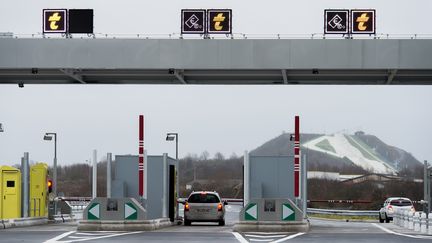 A un p&eacute;age sur l'autoroute pr&egrave;s de N&oelig;ux-les-Mines (Pas-de-Calais). (  MAXPPP)