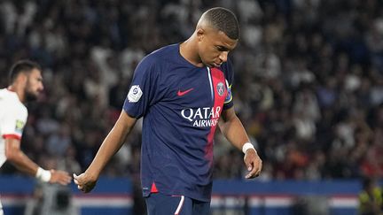 La déception de Kylian Mbappé, lors du match de Ligue 1 PSG-Nice, le 15 septembre 2023. (MICHEL EULER / AP)