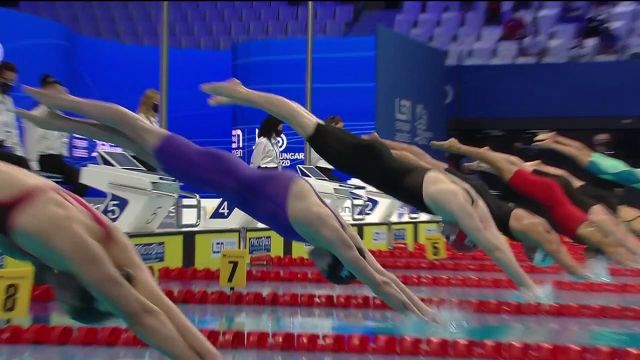 En tête une bonne partie de la course sur 200m nage libre, Charlotte Bonnet (1'56"55) craque dans les 25 derniers mètres et termine à une cruelle quatrième place derrière la Tchèque Barbora Semanova, qui lui subtilise le titre européen (1'56"27). L'Italienne Federica Pellegrini et la Britannique Freya Anderson ont devancé à la touche la tenante du titre qui passe à côté de la médaille.