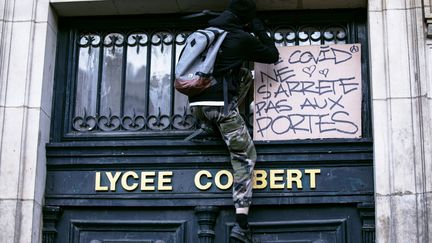 L'entrée du lycée Colbert, dans le 10e arrondissement de Paris, le 3 novembre 2020. (NO?MIE COISSAC / HANS LUCAS)