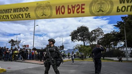 Les forces de sécurité colombiennes déployées dans la capitale Bogota, le 17 janvier 2019. (JUAN BARRETO / AFP)