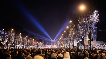 Nuit du nouvel an sur les Champs Elysées, le 31 décembre 2014. (DANIEL HAUG / MOMENT RM / GETTY IMAGES)