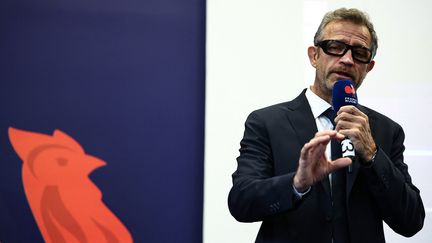 Le sélectionneur de l'équipe de France, Fabien Galthié, en conférence de presse, le 14 novembre 2024 à Marcoussis, avant le match entre les Français et les Néo-Zélandais. (ANNE-CHRISTINE POUJOULAT / AFP)