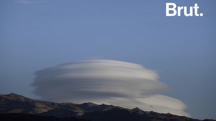 Ce sont des "nuages lenticulaires".