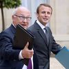 Les ministres des Finances, Michel Sapin (G), et de l'Economie, Emmanuel Macron, quittent l'Elys&eacute;e apr&egrave;s le Conseil des ministres, le 27 ao&ucirc;t 2014. (BERTRAND GUAY / AFP)