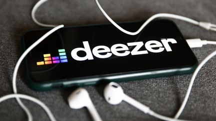 De nombreuses données personnelles volées sur la plateforme de streaming Deezer ont été mises en ligne en 23 décembre. (JAKUB PORZYCKI / NURPHOTO / AFP)